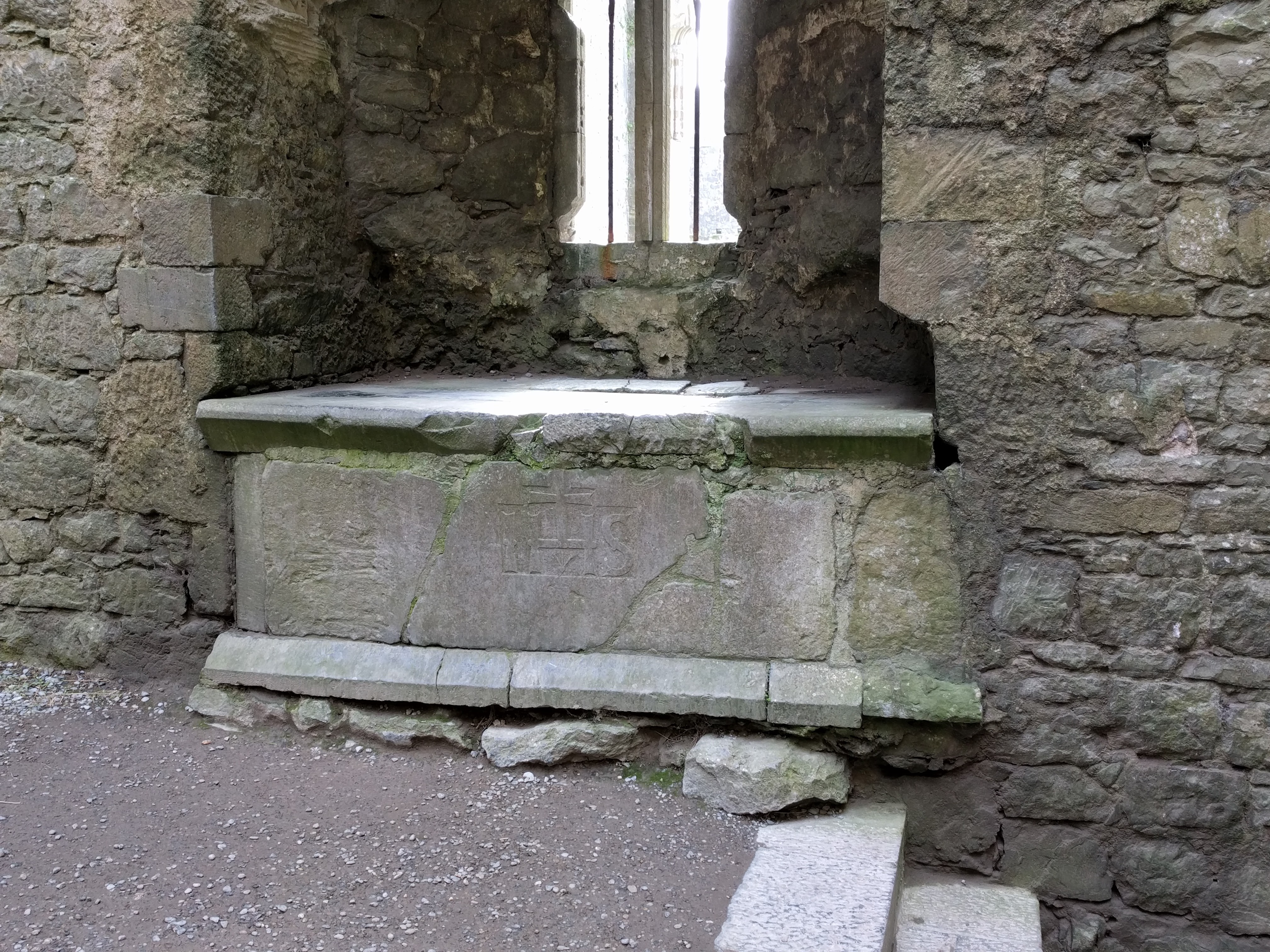 Rock of Cashel - graftombe in de kerk